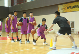 孩子報(bào)名體能訓(xùn)練夏令營費(fèi)用是多少