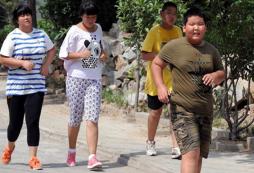體育夏令營幫助孩子在快樂的氛圍中減肥！