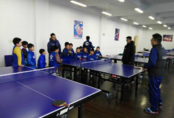 乒乓球體育夏令營教孩子如何打好乒乓球