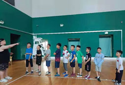 參加體育夏令營加強(qiáng)鍛煉
