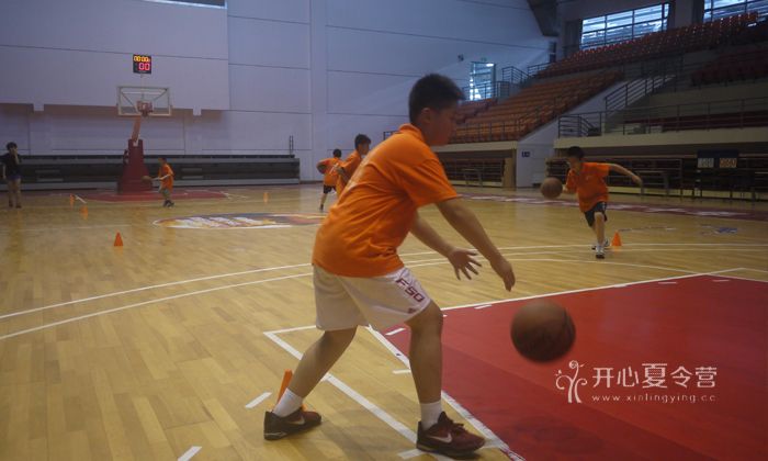 暑期體育夏令營讓你運(yùn)動(dòng)學(xué)習(xí)兩不誤.jpg
