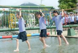 同途軍事夏令營會給孩子發(fā)放什么衣物呢？
