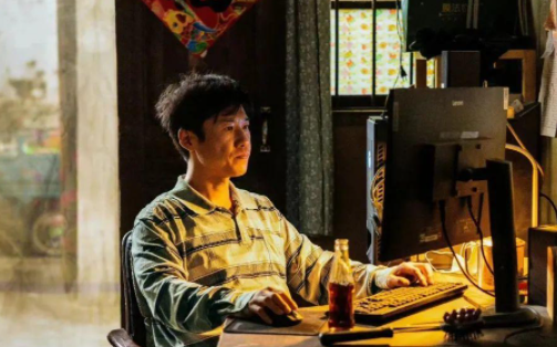 熱播劇《大考》被怒贊，學霸兒子專治網(wǎng)癮爸爸，反向管教引熱議！