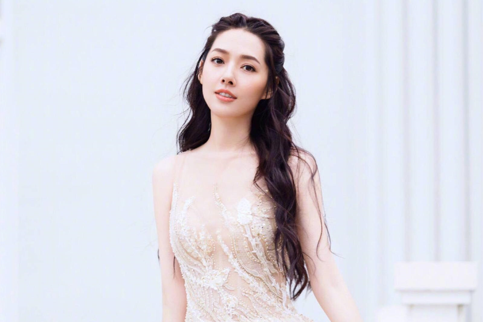 38歲郭碧婷懷二胎，三年抱倆，還被催生三胎簡直了！果然豪門沒這么好嫁！