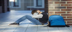 網傳15歲女孩街頭暴打母親，她歇斯底里的背后：失敗的教育都有不稱職的父母