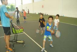  網球夏令營讓青少年既提升基礎又快樂學習