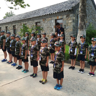 參加威海軍旅夏令營教孩子在吃苦中成長！