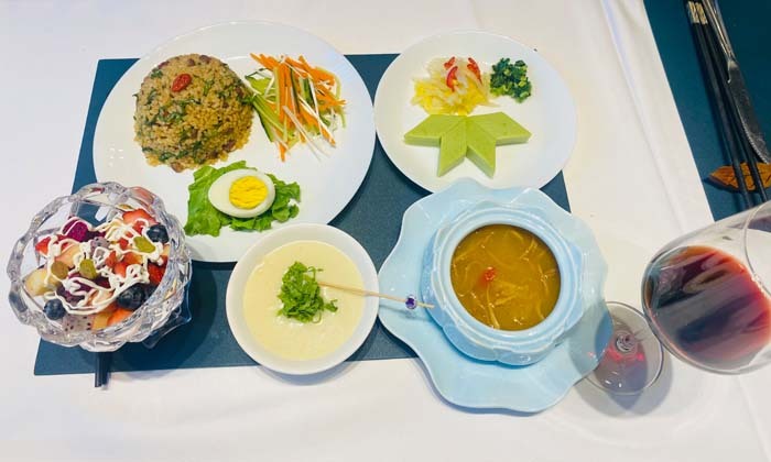 新大陸草原夏令營(yíng)的食宿標(biāo)準(zhǔn).jpg