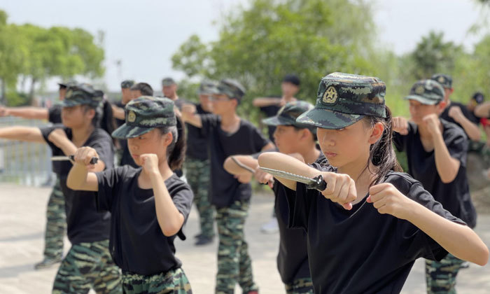 溫州周邊哪里有軍訓夏令營