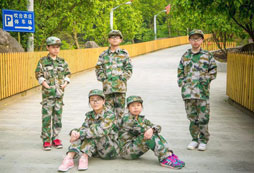 參加今年的浙江平陽(yáng)暑期軍事夏令營(yíng)成就孩子軍人夢(mèng)想