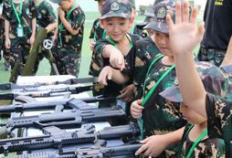 參觀武器