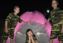 參加?xùn)|陽軍訓(xùn)夏令營感受特別的軍營生活!