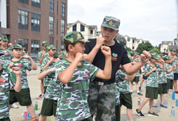 <strong>武漢軍事夏令營(yíng)板正孩子不良的行為習(xí)慣</strong>