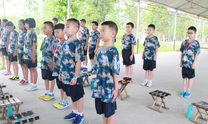 武漢軍事夏令營(yíng)""