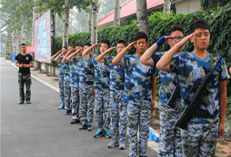 <strong>武漢軍訓(xùn)夏令營提升孩子解決問題的能力！</strong>