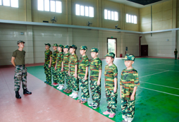 武漢軍事夏令營(yíng)幫助孩子養(yǎng)成良好的習(xí)慣！