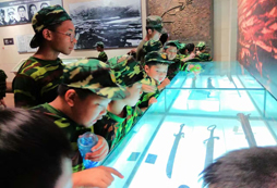 參加武漢軍事夏令營(yíng)養(yǎng)出孩子良好習(xí)慣
