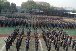 為什么要讓孩子參加武漢軍訓(xùn)夏令營？