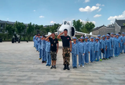 參加武漢軍事拓展夏令營讓平凡的孩子變得優(yōu)秀！