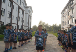 參加武漢軍事拓展夏令營給你不一樣的體驗