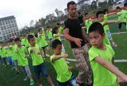 參加武漢拓展夏令營挑戰(zhàn)自我感悟成長