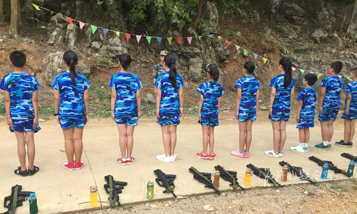 2018武漢軍事拓展夏令營(yíng)