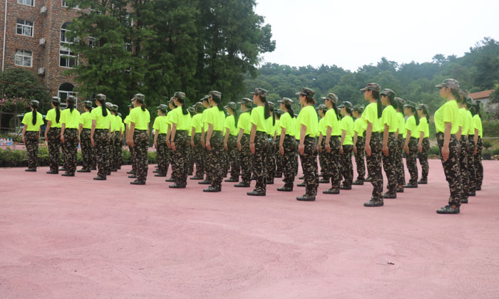 湖北軍事夏令營(yíng)
