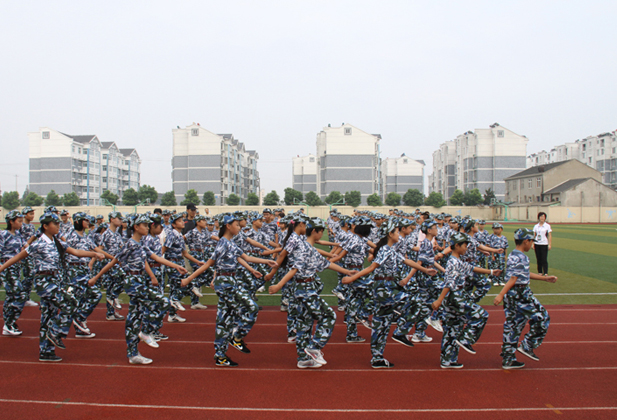 蕪湖軍事夏令營幫助中小學(xué)生建立自信！