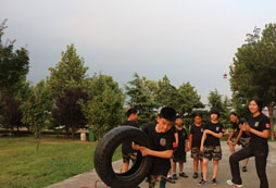 烏魯木齊軍事夏令營(yíng)讓孩子體驗(yàn)挫折！