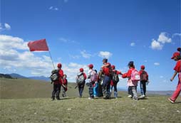 烏魯木齊戶外拓展夏令營(yíng)讓小孩子蛻變