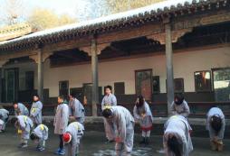 參加少林寺武術(shù)訓(xùn)練營學(xué)習(xí)少林功夫