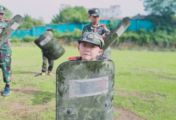 參加無錫軍事夏令營磨礪孩子