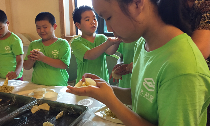 開始學習包餃子