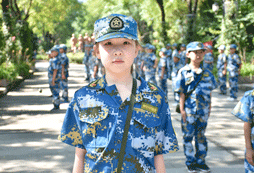 聽從指揮，紀(jì)律嚴(yán)明