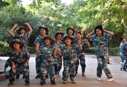 歡樂的夏令營(yíng)生活