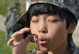 西安青少年軍事營多種體驗(yàn)充實(shí)孩子的假期