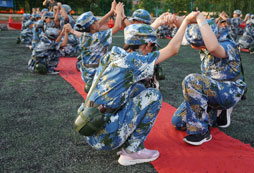參加西安軍事夏令營(yíng)讓孩子受益匪淺！