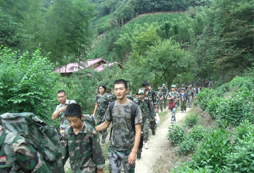 上海西點(diǎn)軍事夏令營(yíng)學(xué)員軍訓(xùn)心得體會(huì)
