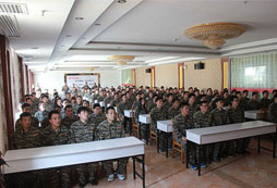 上海西點(diǎn)軍事夏令營圓孩子空軍夢
