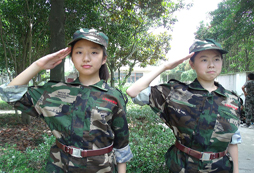 上海西點(diǎn)軍事夏令營(yíng)價(jià)格貴嗎？