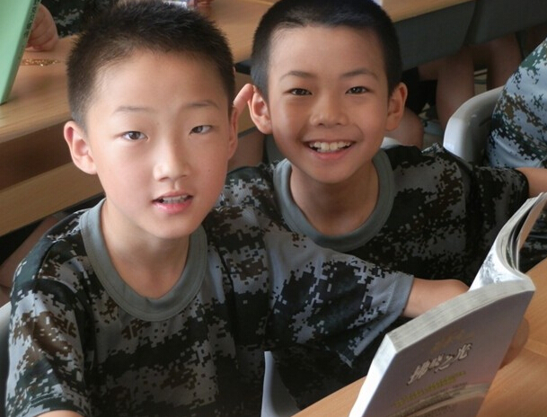 上海軍事夏令營孩子開心的笑臉