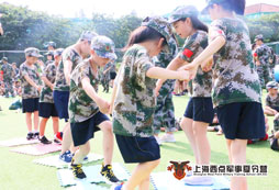 參加上海青少年軍事夏令營體驗乘風(fēng)破浪的樂趣！