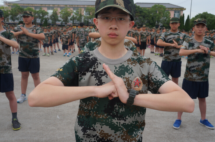 上海西點(diǎn)軍事晨練龍拳