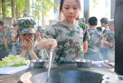 上海魔鬼軍事化訓(xùn)練夏令營(yíng)適合哪些孩子參加？