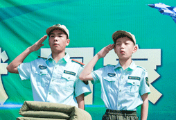 上海西點軍事夏令營幫助孩子成為精英少年！