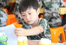 參加上海西點軍事夏令營感受不同的軍事體驗