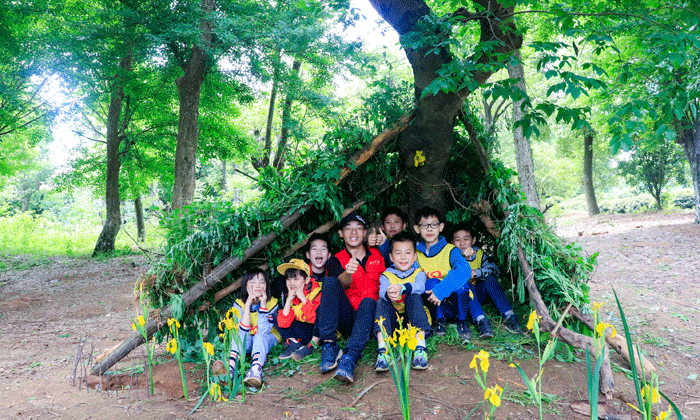 學(xué)習(xí)如何在野外就地取材搭帳篷