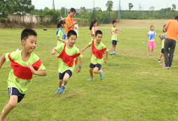 武漢小伙伴夏令營為5—12歲孩子提供營地課程