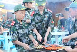 孩子的改變成長從廈門軍隊夏令營活動開始