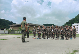 廈門青少年軍事夏令營提高孩子的自信心和表現(xiàn)力